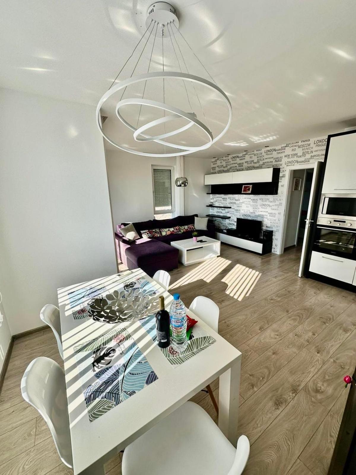 Briz Apartment; 2 Bdr; 6 Guests; Private Parking Varna Exterior photo